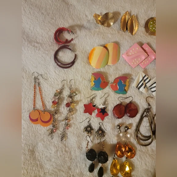 Vintage metal earrings - Picture 3 of 7